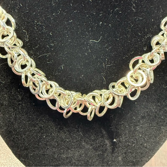 Avon multi circle frontal   Chainmail Necklace silvertone NIB vintage 2006 - Picture 7 of 7